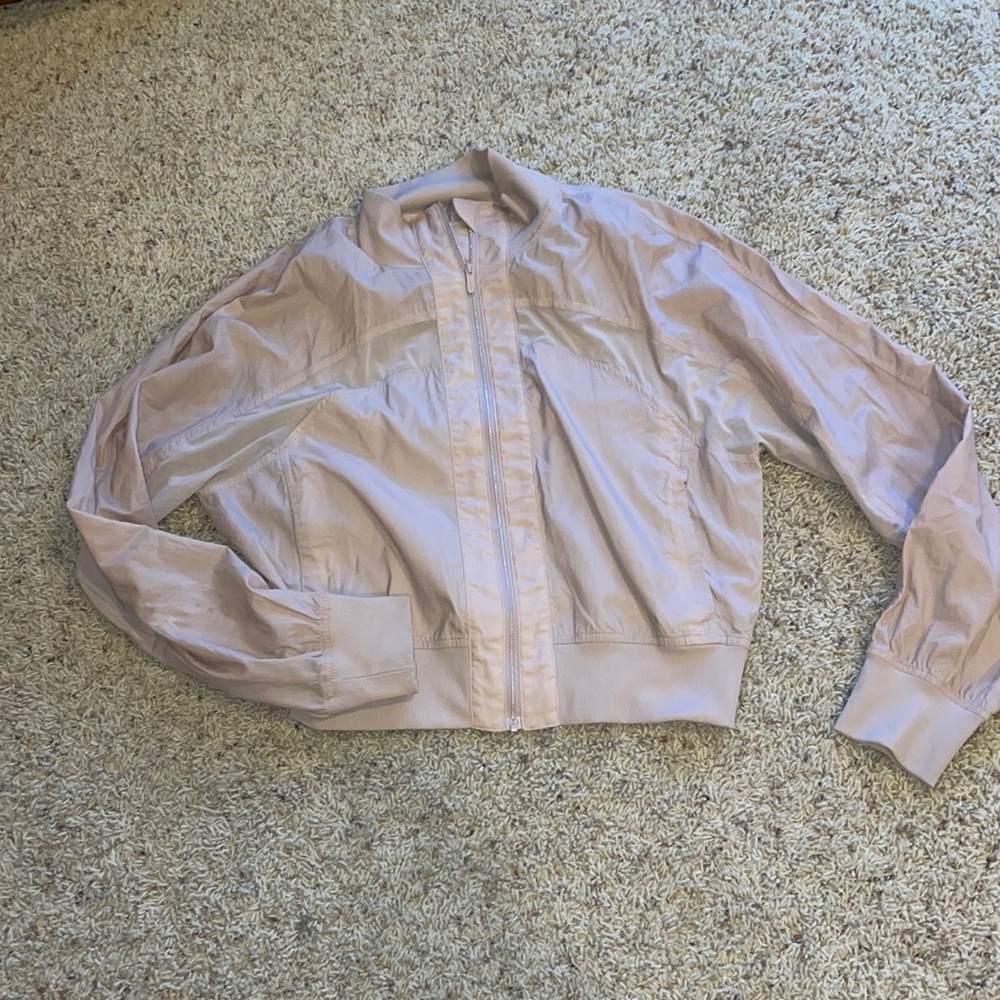 LULULEMON cropped, zip up jacket/windbreaker